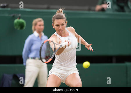 Wimbledon, Londres, Royaume-Uni. 11 juillet, 2017. Le Wimbledon Tennis Championships 2017 tenue à l'All England Lawn Tennis et croquet Club, Londres, Angleterre, Royaume-Uni. Simple dames - Quart de finale Johanna Konta (GBR) [6] v : Simona (ROU) [2] sur le Court central. Sur la photo :- Crédit : Simona : Duncan Grove/Alamy Live News Banque D'Images