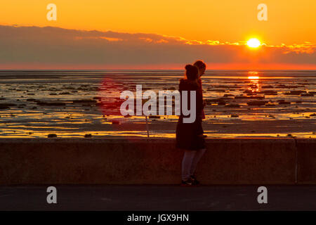 Southport, Merseyside, 11 juillet 2017. Météo britannique. Un magnifique coucher de soleil repose sur Southport Merseyside. Credit : Cernan Elias/Alamy Live News Banque D'Images