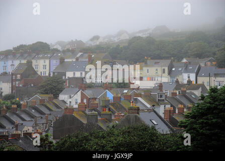 Dorset, UK. Jul 11, 2017. Un triste jour dans le Dorset - toute la journée pluvieuse à Fortuneswell et le long de la plage de Chesil Crédit : Stuart fretwell/Alamy Live News Banque D'Images