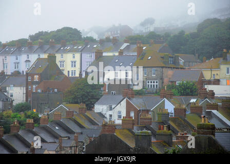 Dorset, UK. Jul 11, 2017. Un triste jour dans le Dorset - toute la journée pluvieuse à Fortuneswell et le long de la plage de Chesil Crédit : Stuart fretwell/Alamy Live News Banque D'Images