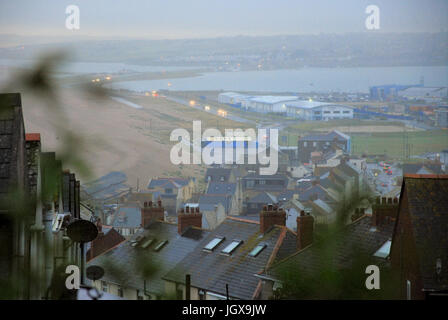 Dorset, UK. Jul 11, 2017. Un triste jour dans le Dorset - toute la journée pluvieuse à Fortuneswell et le long de la plage de Chesil Crédit : Stuart fretwell/Alamy Live News Banque D'Images