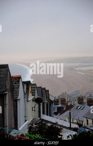 Dorset, UK. Jul 11, 2017. Un triste jour dans le Dorset - toute la journée pluvieuse à Fortuneswell et le long de la plage de Chesil Crédit : Stuart fretwell/Alamy Live News Banque D'Images