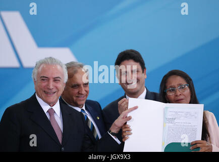 Le Brésil. 11 juillet, 2017. BrasÃ-Lia, 11/07/2017 - Michel Temer, Presidente da Republica, durante Lançamento do Programa Nacional de¡FundiÃ RegularizaçÃ£o ria. Bruno Spada/Tripé Fotografia (crédit Image : © TripeFoto via ZUMA Press) Banque D'Images