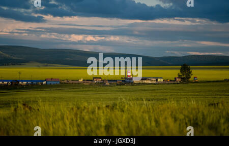 Hulun Buir. 11 juillet, 2017. Photo aérienne prise le 11 juillet 2017 montre le beau paysage de Hulun Buir prairie dans le nord de la Chine, région autonome de Mongolie intérieure. Credit : Lian Zhen/Xinhua/Alamy Live News Banque D'Images