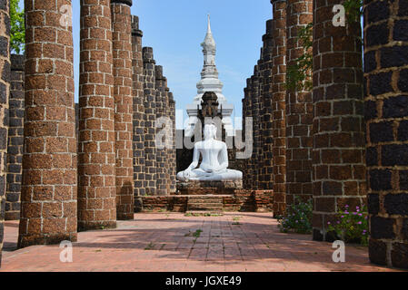 La grande salle des fêtes de Wat Mahathat, Sukhothai Historical Park Banque D'Images