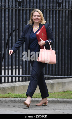 Secrétaire de la culture Karen Bradley de participer à une réunion du cabinet à Downing Street, Londres. Banque D'Images