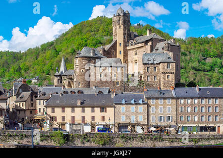 Le féérique Château à Estaing, Aveyron, Sud Ouest de la France. Une fois administré par les évêques de Rodez. Le village est dans le Plus Beaux Villages de France. Banque D'Images