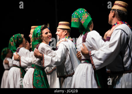 Ensemble professionnel artistique à partir de la crişana Oradea, Roumanie, l'exécution au 29e Festival de Folklore CIOFF international Folkart, folklore sous-festival Festival de Carême, l'un des plus grands festivals en plein air en Europe. Folkart, Festival le Carême, Maribor, Slovénie, 2017. Banque D'Images