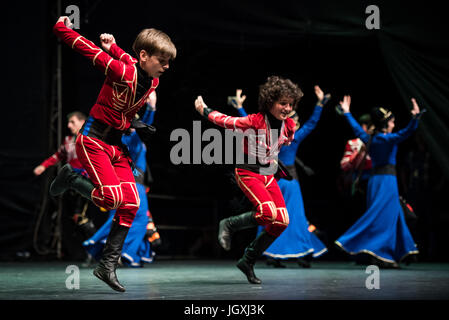 Tutarchela ensemble chorégraphique de Zougdidi (Géorgie), l'exécution au 29e Festival de Folklore CIOFF international Folkart, folklore sous-festival Festival de Carême, l'un des plus grands festivals en plein air en Europe. Folkart, Festival le Carême, Maribor, Slovénie, 2017. Banque D'Images