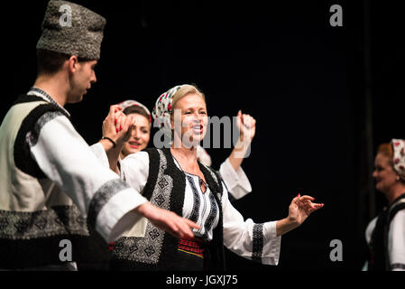 Ensemble professionnel artistique à partir de la crişana Oradea, Roumanie, l'exécution au 29e Festival de Folklore CIOFF international Folkart, folklore sous-festival Festival de Carême, l'un des plus grands festivals en plein air en Europe. Folkart, Festival le Carême, Maribor, Slovénie, 2017. Banque D'Images