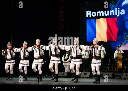 Ensemble professionnel artistique à partir de la crişana Oradea, Roumanie, l'exécution au 29e Festival de Folklore CIOFF international Folkart, folklore sous-festival Festival de Carême, l'un des plus grands festivals en plein air en Europe. Folkart, Festival le Carême, Maribor, Slovénie, 2017. Banque D'Images