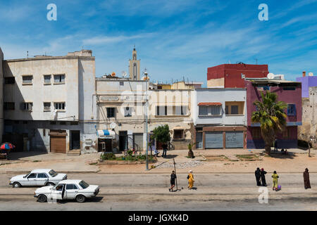 El Jadida, Maroc - 16 Avril 2016 : dans une rue de la ville d'El Jadida dans la région de la côte atlantique du Maroc, l'Afrique du Nord Banque D'Images