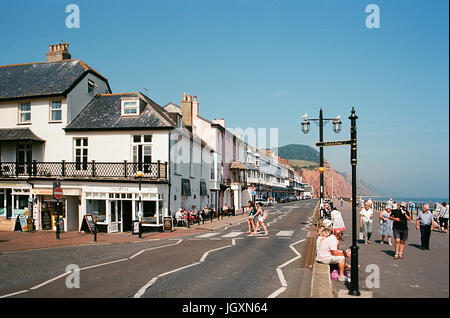 La promenade du front de mer et à Devon, Cornwall, UK, sur la côte sud, en été Banque D'Images