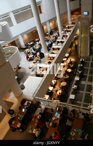 Londres, Royaume-Uni - 27 août 2010 : vue de l'intérieur du bâtiment de la British Library, bibliothèque nationale du Royaume-Uni, conçu par le professeur Colin Wilson, séparés de Banque D'Images