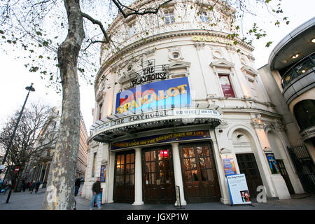 London , UK - le 11 décembre 2012 : point de vue extérieur sur Playhouse Theatre, situé sur Northumberland Avenue, City of westminster, depuis 1882, conçu par F. Banque D'Images