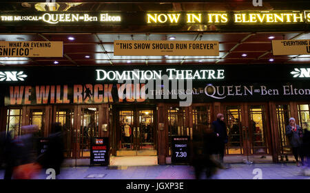 London , UK - le 11 décembre 2012 : vue extérieure de Dominion Theatre, situé sur Tottenham Court Road, Camden de Londres, depuis 1929, conçu par W & TR M Banque D'Images