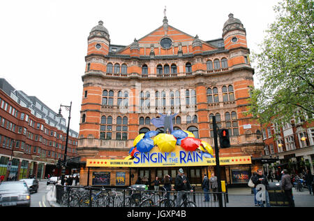 Londres, Royaume-Uni - Mai 06, 2012 : vue extérieure de théâtre Palace, West End theatre, situé sur Cambridge Circus, City of westminster, depuis 1891, conçu b Banque D'Images