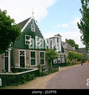 Zaanse Schans - 20 juin : Maison traditionnel néerlandais de Zaanse, célèbre pour ses moulins à vent historique bien préservé et maisons attire 900 000 visiteurs jamais Banque D'Images