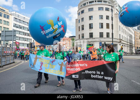 Bristol, Royaume-Uni, 5 juillet 2016. Les enseignants en grève et leurs partisans sont représentés comme ils font leur chemin à travers le centre-ville au cours d'une marche et ral Banque D'Images