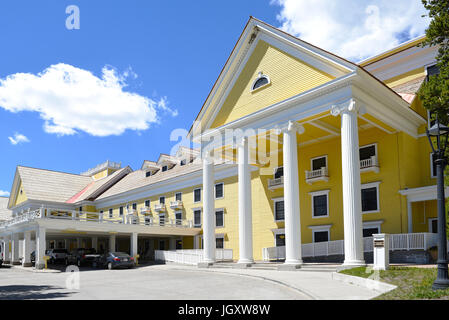 Le parc national de Yellowstone, Wyoming - Juin 25, 21017 : le Lake Hotel. La plus ancienne et la plus remarquable se trouve dans le parc est célèbre son 125e annivers Banque D'Images