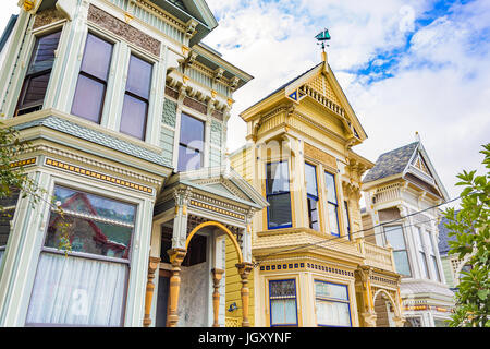 Old fashioned maisons victoriennes à San Francisco, CA Banque D'Images