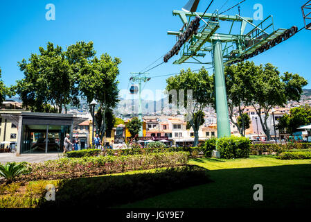 Téléphérique depuis le niveau de la mer à Funchal pour Monte haut au-dessus de la ville sur l'île de Madère, Portugal Banque D'Images