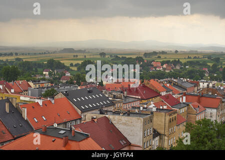 Vue depuis la tour penchée Zabkowice Slaskie pendant une tempête de pluie et de Basse Silésie Pologne Banque D'Images