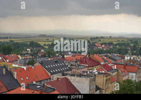 Vue depuis la tour penchée Zabkowice Slaskie pendant une tempête de pluie et de Basse Silésie Pologne Banque D'Images