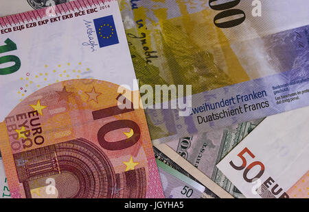 Abstract dollar euro et franc suisse contexte Banque D'Images