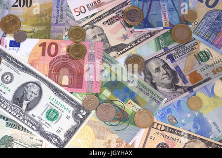 Abstract dollar euro franc suisse et pièces en arrière-plan Banque D'Images