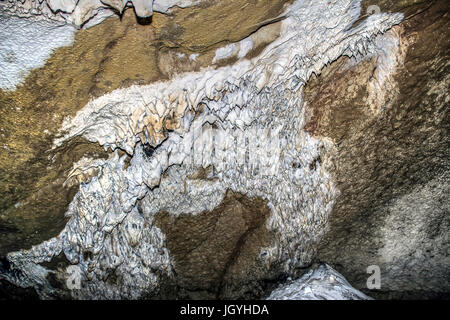 Zlot grotte, est de la Serbie - Cave des décorations et des formations rocheuses en forme remarquable Banque D'Images