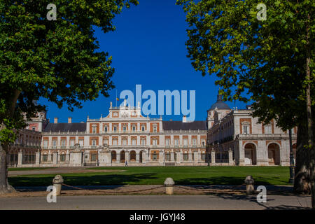 Le Palais Royal d'Aranjuez qui est la résidence de printemps de la Famille Royale espagnole situé à 30 kilomètres au sud de Madrid sur le Tage Banque D'Images