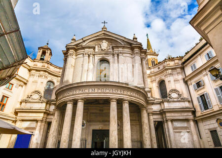 Église Santa Maria della Pace Rome Italie. Église construite en 1400 et 1500 par le pape Sixte IV à l'endroit où un peint Madonna a été percé et le sang Banque D'Images