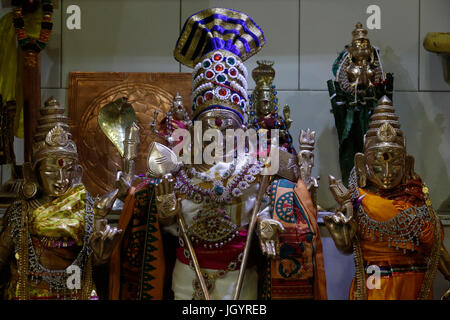 Thaipusam (nouvel an tamoul) célébration à la Paris temple Ganesh. Dieu Muruga au milieu. La France. Banque D'Images