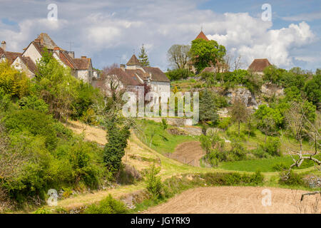 Maisons du village de Carlucet. Sur le Causse de Gramat, Lot, France. Mai. Banque D'Images