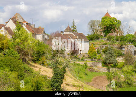 Maisons du village de Carlucet. Sur le Causse de Gramat, Lot, France. Mai. Banque D'Images
