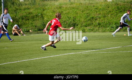 Koursk, RUSSIE - JULE 3 : match de football du championnat des équipes d'amateurs. Banque D'Images