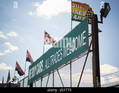 Un négociant en voiture à la Woodside près de Queens à New York, le dimanche 9 juillet 2017. ( © Richard B. Levine) Banque D'Images