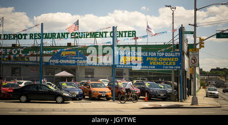 Un négociant en voiture à la Woodside près de Queens à New York, le dimanche 9 juillet 2017. ( © Richard B. Levine) Banque D'Images