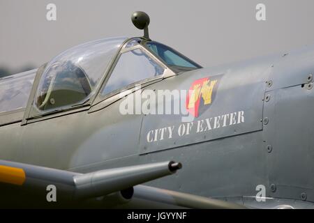 Supermarine Spitfire Mk HF.lX RR232 en exposition statique à l'Flying Legends Air Show Banque D'Images