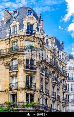 Appartements Paris sur une belle journée ensoleillée Banque D'Images