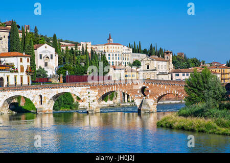 Ponte Pietra sur l'Adige, Vérone Banque D'Images