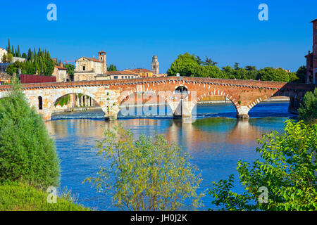 Ponte Pietra sur l'Adige, Vérone Banque D'Images