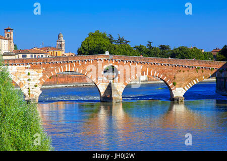 Ponte Pietra sur l'Adige, Vérone Banque D'Images