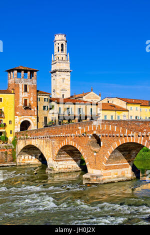 Ponte Pietra sur l'Adige, Vérone Banque D'Images