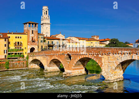 Ponte Pietra sur l'Adige, Vérone Banque D'Images