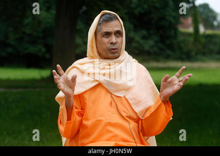 Swami Veetamohanda parlant. Gretz. La France. Banque D'Images