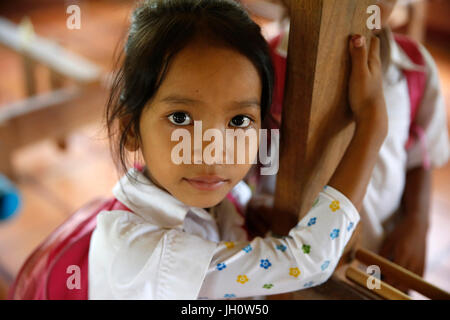 Karuna Arrupe Krom outreach program géré par l'église catholique (Jésuites) à Battambang, Cambodge. Écolière. Banque D'Images