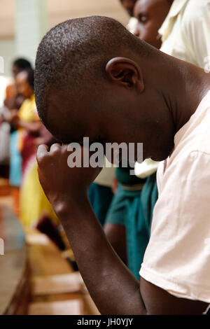 La messe du dimanche dans l'église catholique Mulago. L'Ouganda. Banque D'Images