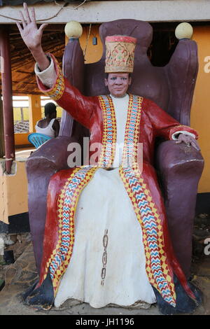 Statue de chef africain sur une jolie plage à Entebbe. Haile Selassie (Ethiopie). L'Ouganda. Banque D'Images